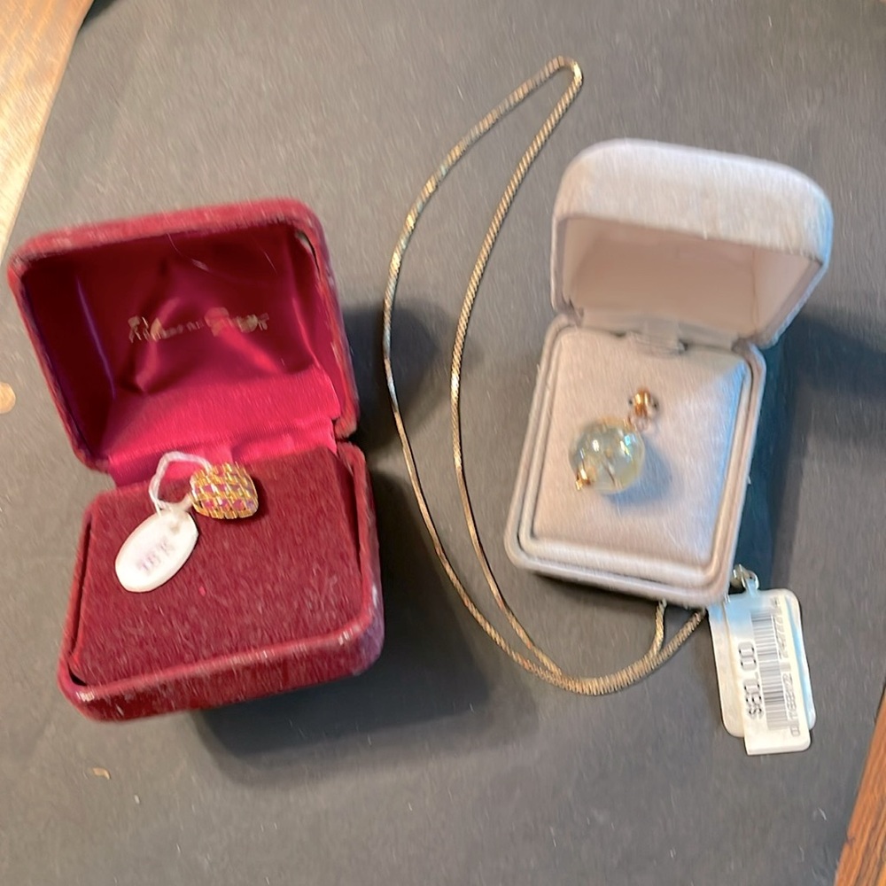 Necklace jewelry